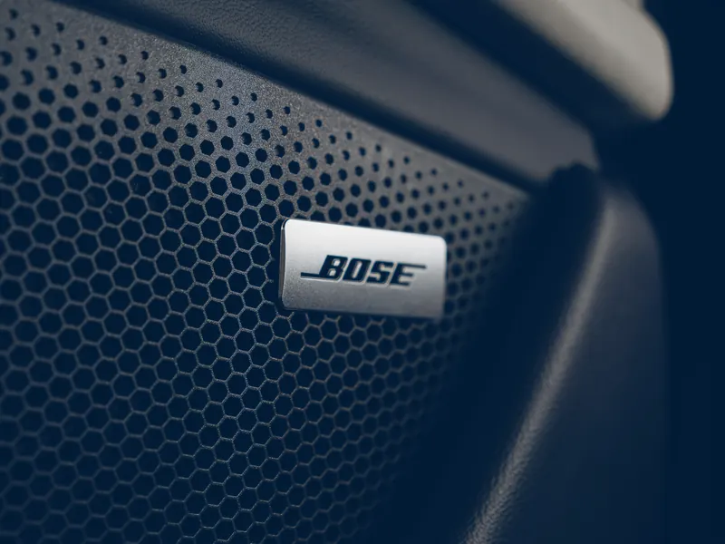 Detalle de la rejilla de un altavoz Bose